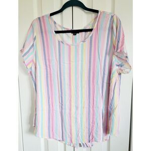 Torrid 00 Short Sleeve Blouse Vettical Striped Rear Button Pink Multi Scoop Neck